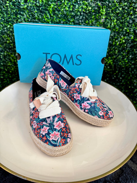 Carolina Primrose Lace Up