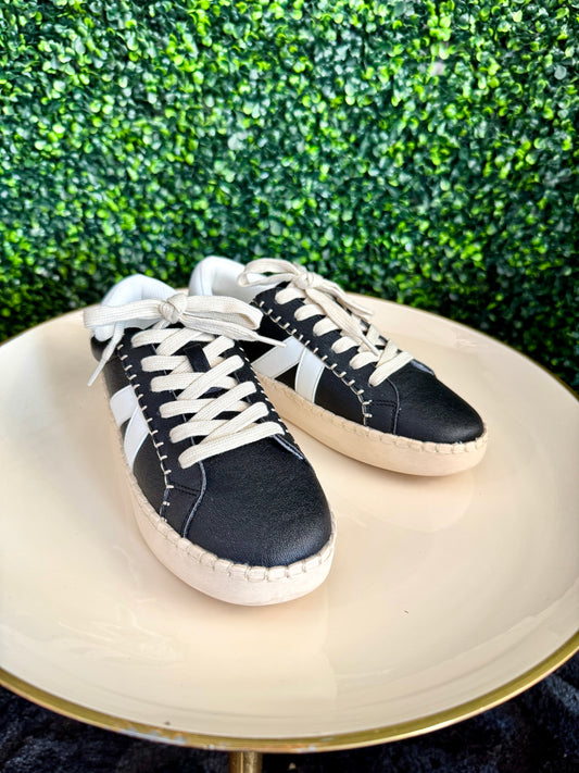 Friends Zone Sneaker