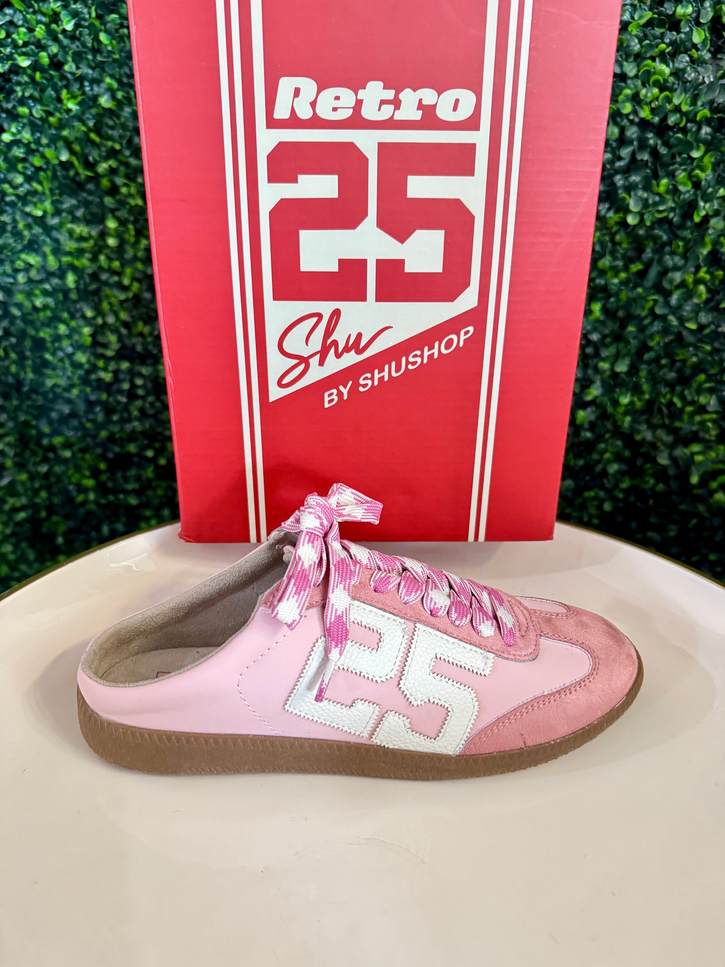 25 Pink Sneaker
