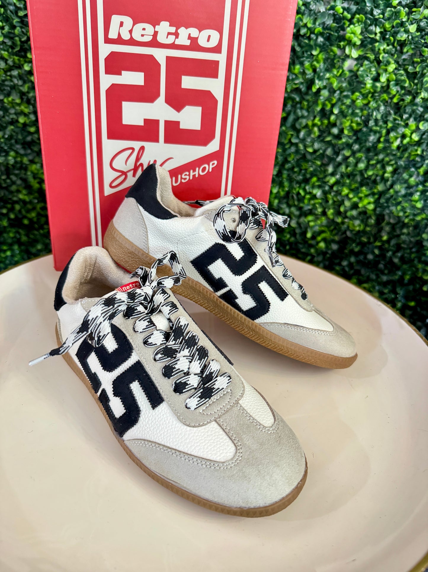 Retro 25 White Sneaker