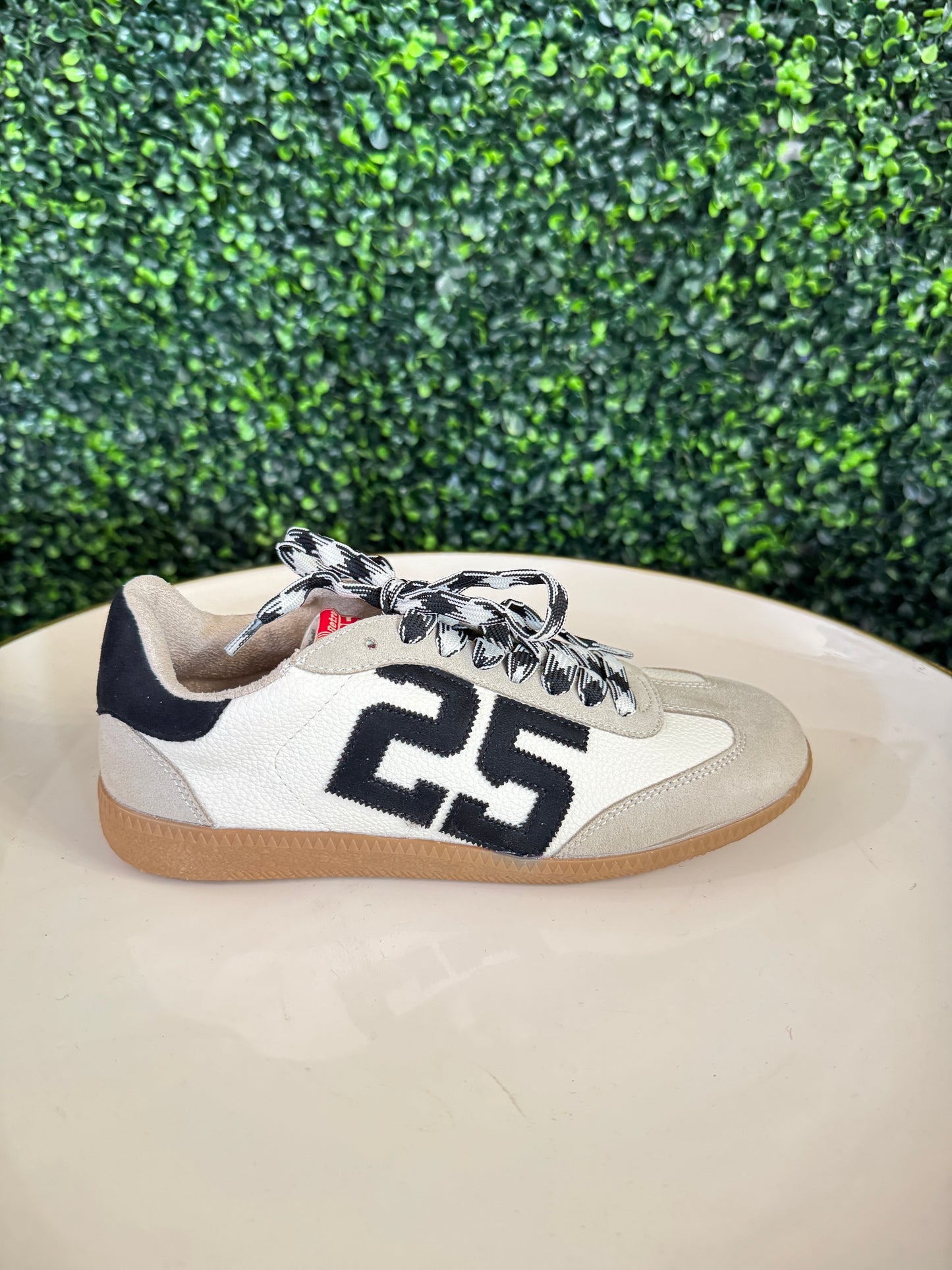 Retro 25 White Sneaker